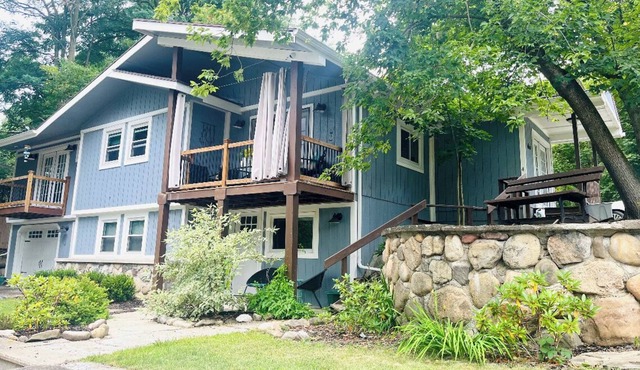 2 bedroom Chalet near Main St - the perfect couples retreat!