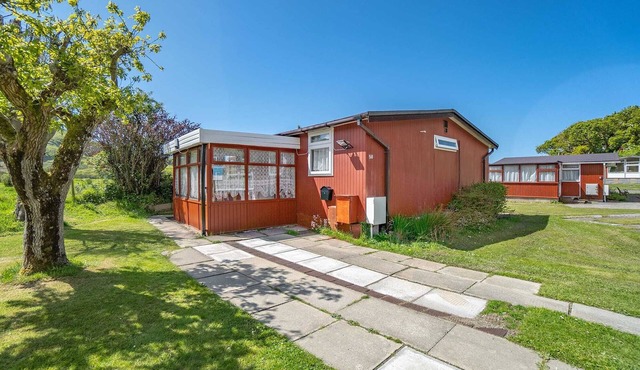 2 Bedroom Chalet, Sleeps 4, Pet Friendly, Quiet and Relaxing Location