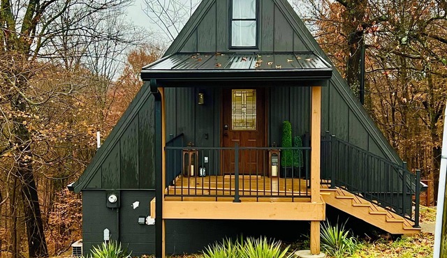 2-bedroom chalet with forest view and hot tub