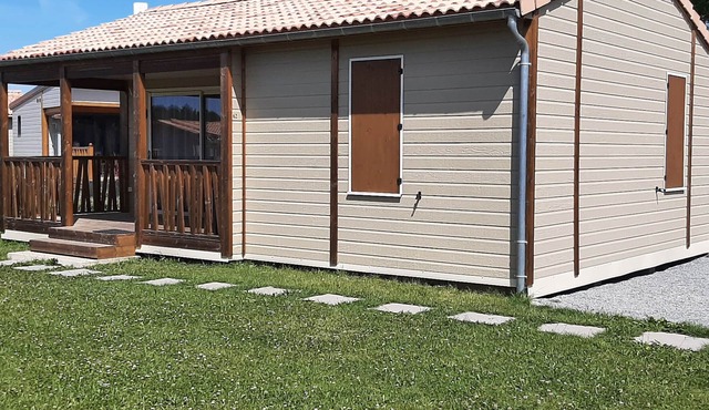 2-bedroom chalet with terrace and air conditioning near Gulf of Morbihan