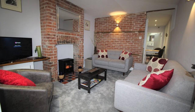 2 Bedroom City Centre Cottage set in a Private Courtyard