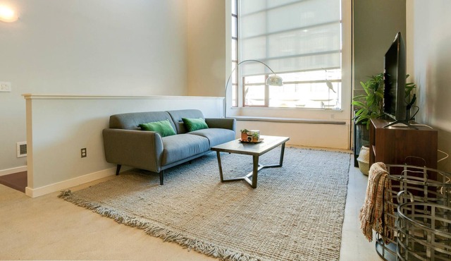 2 Bedroom Close to Shopping, Restaurants, & BART