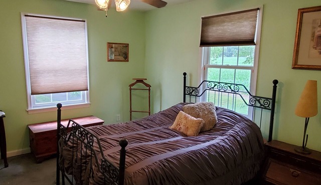 2 Bedroom close to major routes and attractions.