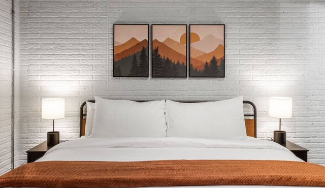 2-bedroom condo just 1 minute from Yellowstone. Experience comfort at Otters Den
