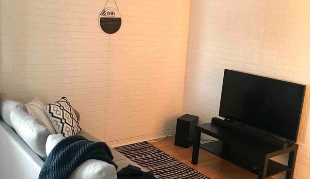 2-bedroom condo 15 min Montreal downtown