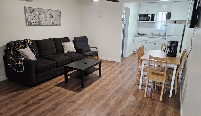 2-bedroom Condo #2 at Bennettscape Lodge with WiFi, AC by Bennett Spring Park