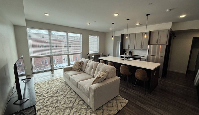 2-Bedroom Condo 2 Blocks from Downtown Iowa City