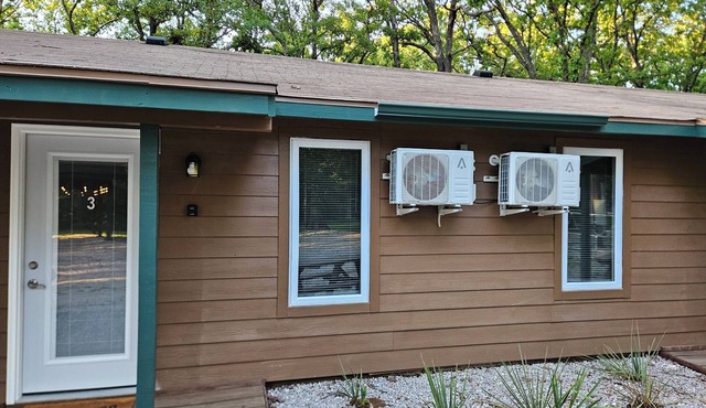 2-bedroom Condo #3 at Bennettscape Lodge with AC, WiFi by Bennett Spring Park