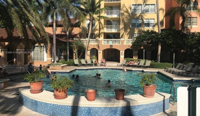 2 Bedroom Condo 325880 by Houzlet