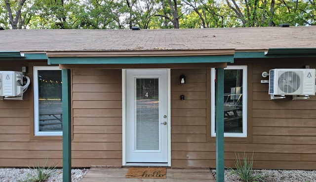 2-bedroom Condo #4 at Bennettscape Lodge with AC, WiFi by Bennett Spring Park MO