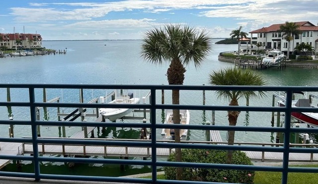 2 Bedroom Condo 426035 by Houzlet