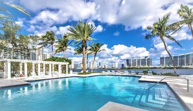 2 Bedroom Condo 439084 by Houzlet