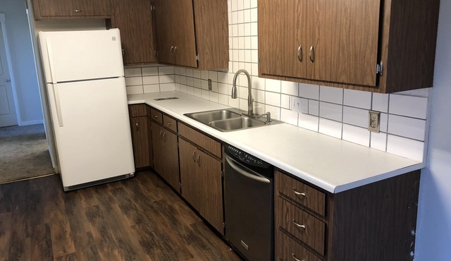 2 Bedroom Condo above Local Gym- Close to Gorge!