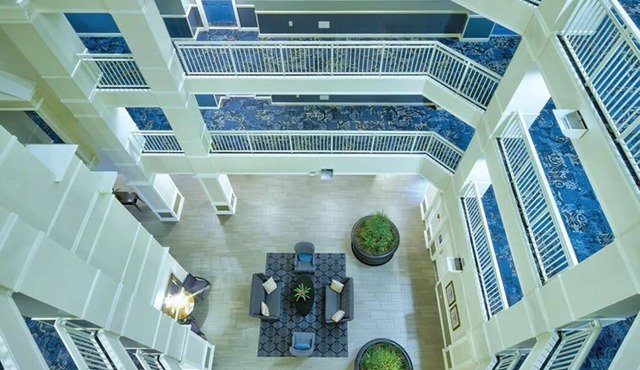 2 Bedroom Condo at Wyndham Old Town Alexandria Resort - Close to D.C!