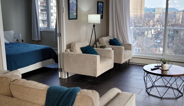 2 Bedroom Condo, Close to River, Hospitals, University, Shopping- Free Parking