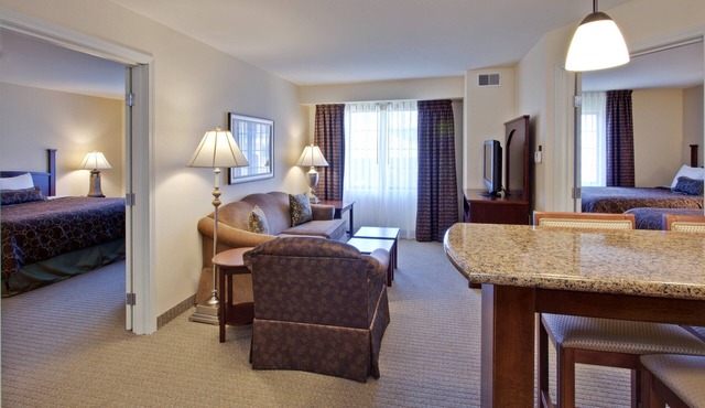 2 Bedroom Condo | Free Breakfast + Pool Access