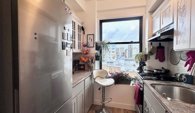 2-bedroom condo in enchanting San Francisco with views and fitness room