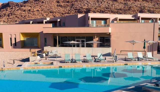 2-bedroom condo in amazing Moab with fitness room, WiFi, AC