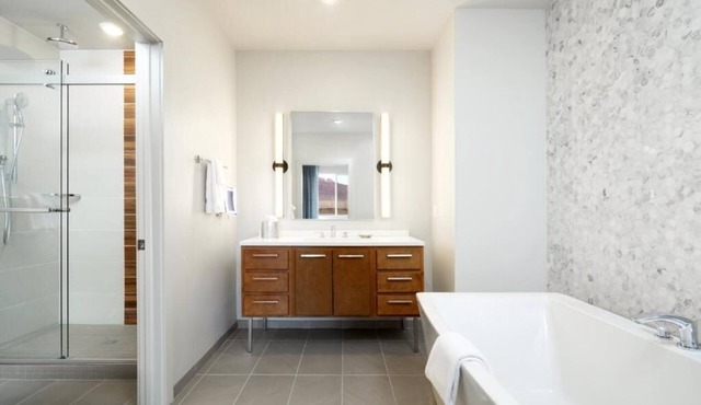 2-bedroom condo in amazing Moab with cool AC and gym access