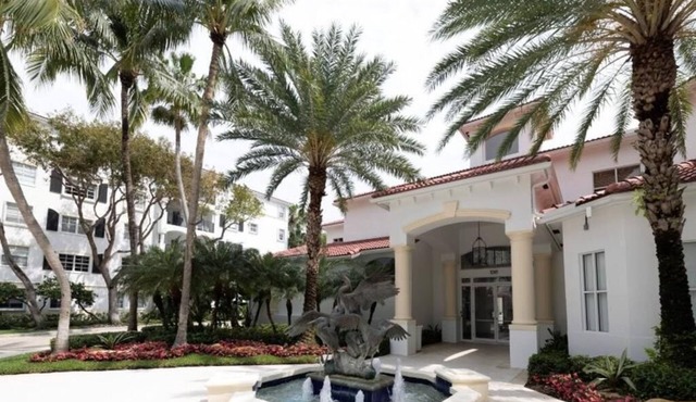 2-bedroom condo in beautiful Aventura with AC, Swimmimg pool and fitness room