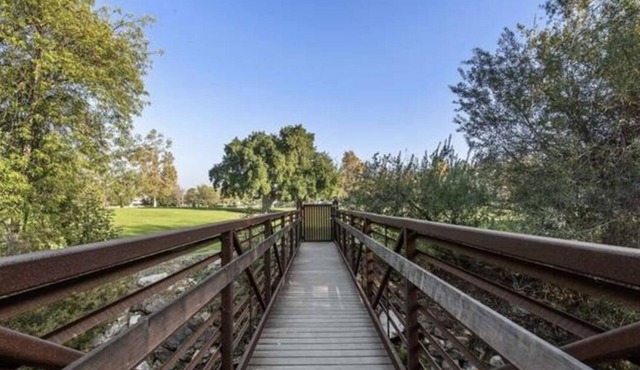 2-bedroom Condo in Heart of Downtown Calabasas