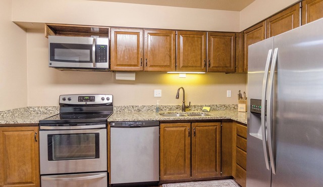 2-bedroom condo in Logan with WiFi, AC