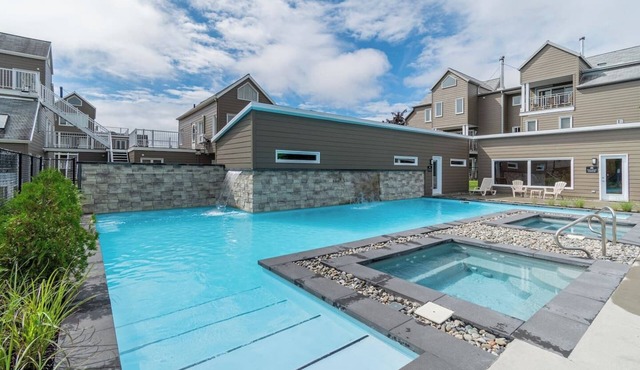 2-bedroom condo in Mont Sainte-Anne with pool