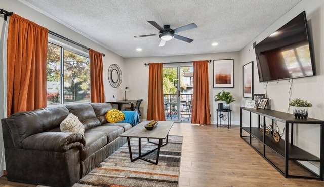 2-bedroom Condo in Southmoor