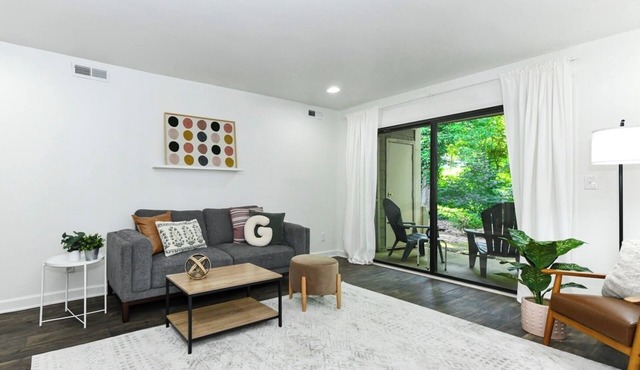 2-bedroom condo in tranquil Greensboro with AC, WiFi. Centrally located.