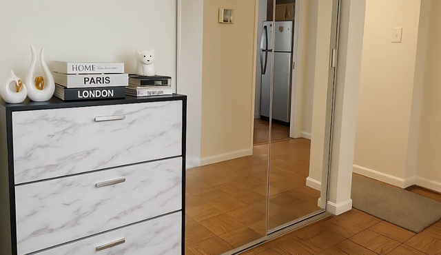 2-bedroom condo in charming Gaithersburg with AC, WiFi. Relax and unwind