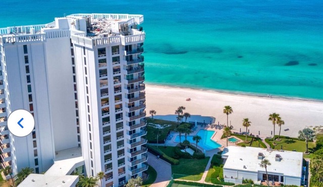 2-bedroom condo in beautiful Longboat Key with fitness room, AC