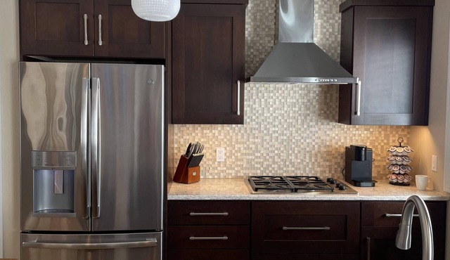 2 bedroom condo in delightful Mount Horeb with AC,WiFi, laundry. Near Epic!