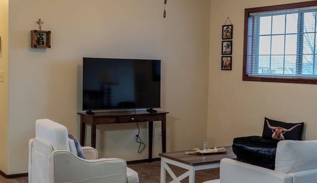 2-bedroom condo in enjoyable Sioux Falls - All the Charm Without the Farm!