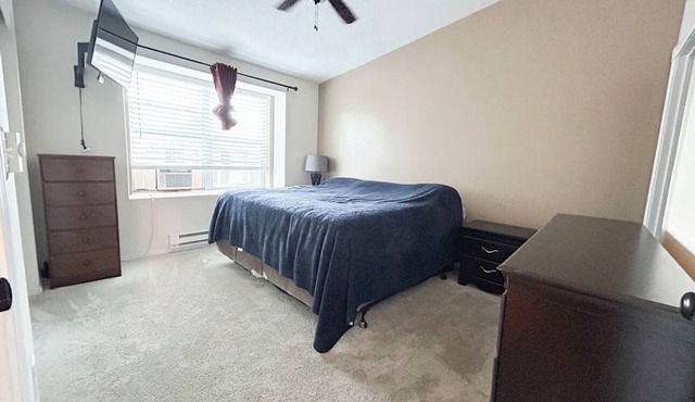 2-bedroom condo in welcoming Gresham with fitness room access