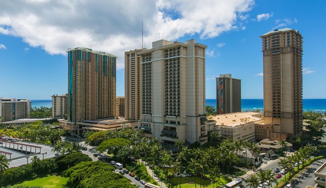 2-Bedroom Condo Just 8 Minutes Walk to Waikiki Beach