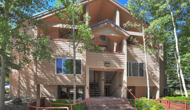 2-bedroom condo near Keystone and Breckenridge ski resorts, and Lake Dillon