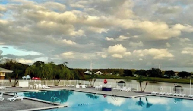 2 Bedroom Condo on golf course community with easy access to Orlando parks