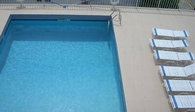 2 Bedroom Condo *Pool* 1 Block from Beach