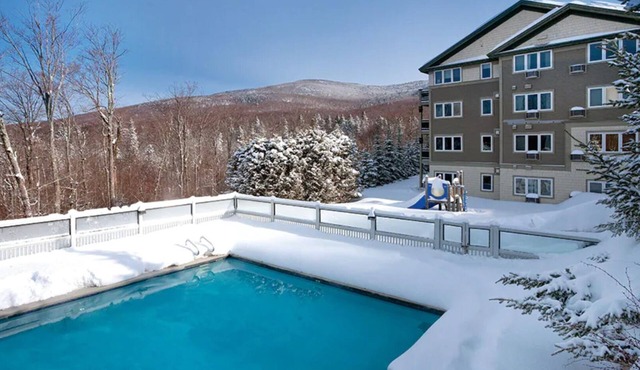 2 Bedroom Condo, Sleeps 8, Full Kitchen, Skiing at Smugglers Notch Resort!