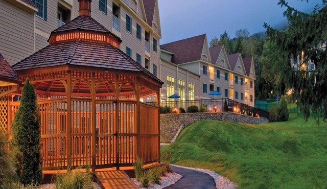 2 Bedroom Condo, Sleeps 8, Skiing, Jiminy Peak Mountain, Bentley Brook Resort!