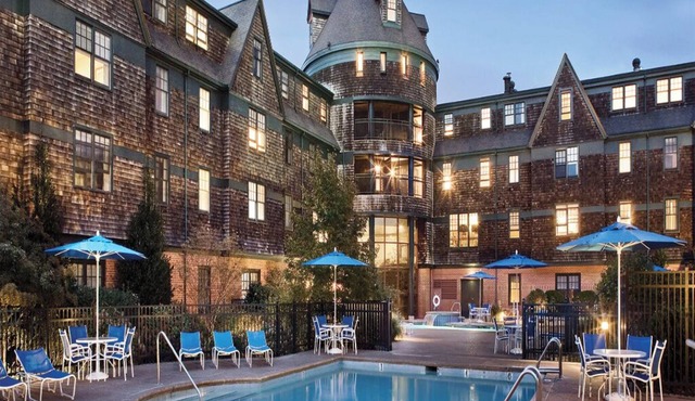 2 Bedroom Condo, Sleeps 6, Kitchen, in Downtown Newport, Long Wharf Resort!
