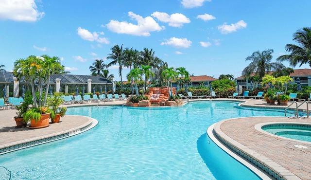 2-bedroom condo in The Brooks, 5 pools, fitness ctr, reciprocal golf Sept/Oct
