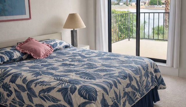 2-bedroom condo in fantastic Cathedral City with AC