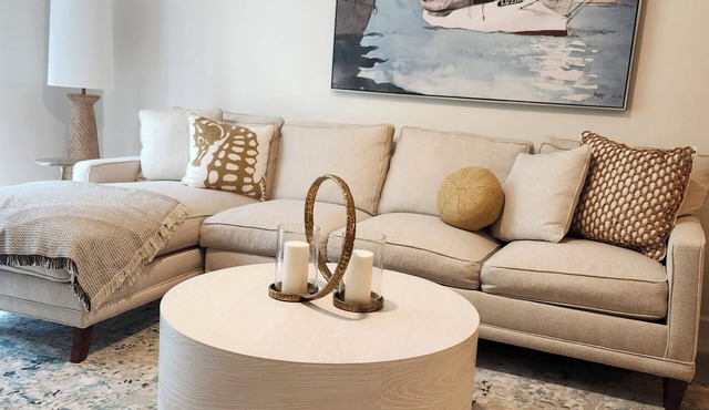 2 Bedroom Condo steps from Rosemary Square's Shopping/Dining
