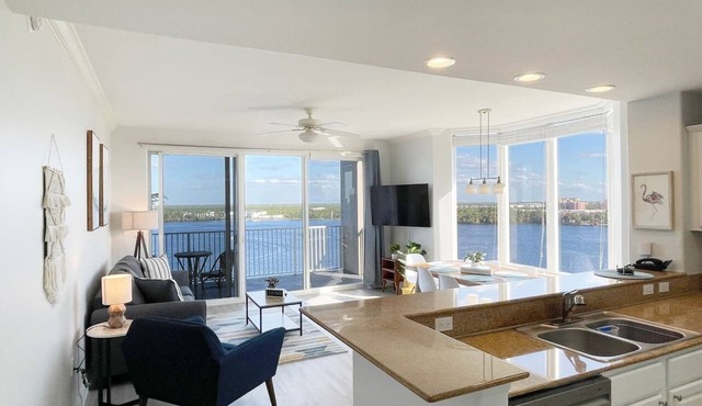 2-bedroom condo w/stunning lake and Disney views