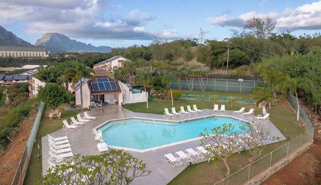 2 Bedroom Condo w/Full Kitchen | Onsite Outdoor Pool | Near Nawiliwili Park