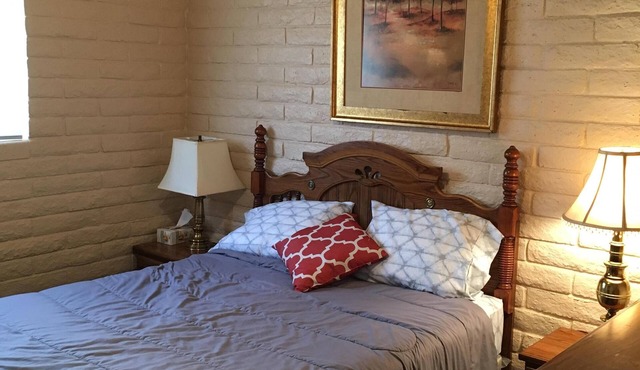 2-bedroom condo with AC, WiFi in Glendale