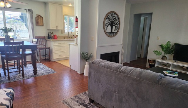 2-bedroom Condo with WiFi less than 10 min from Beach, CSLB, Convention Center