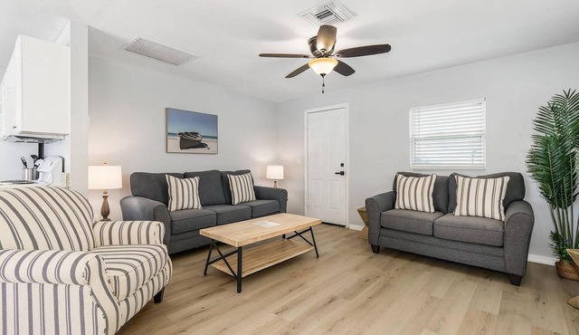 2-Bedroom Condo with Waterview Balcony - Tarpon - Welcome to our stunning two-bedroom condo room with a balcony!