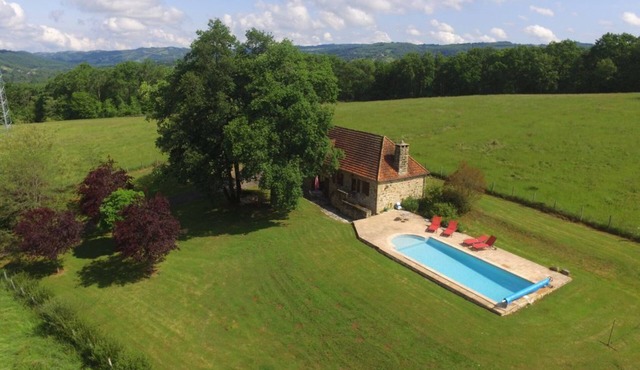 2 bedroom cottage with private pool surrounded by nature